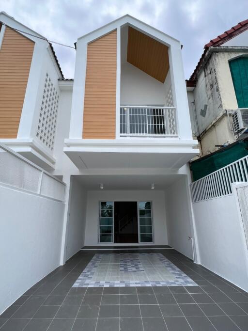 80 Sqm., 2 Beds, 1 Bath Townhouse listed for ฿ 1,680,000.