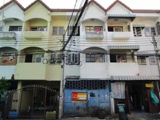 64 Sqm., 3 Beds, 3 Baths Townhouse listed for ฿ 1,520,000.