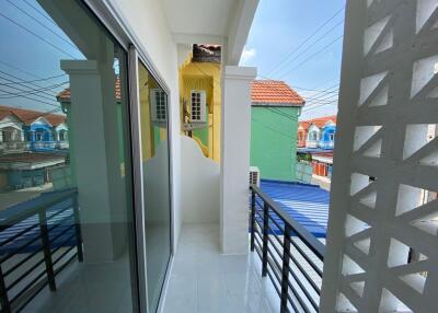 64 Sqm., 2 Beds, 1 Bath Townhouse listed for ฿ 1,520,000.