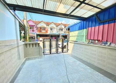 64 Sqm., 2 Beds, 1 Bath Townhouse listed for ฿ 1,520,000.