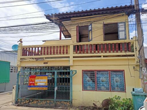 104 Sqm., 2 Beds, 1 Bath Townhouse listed for ฿ 1,350,000.