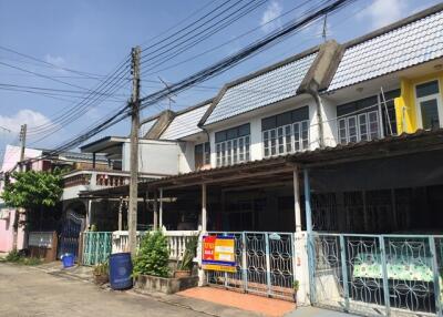 97 Sqm., 2 Beds, 1 Bath Townhouse listed for ฿ 1,300,000.