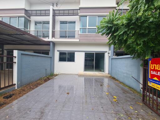 87 Sqm., 3 Beds, 2 Baths Townhouse listed for ฿ 1,628,000.