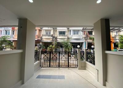 72 Sqm., 2 Beds, 2 Baths Townhouse listed for ฿ 1,400,000.