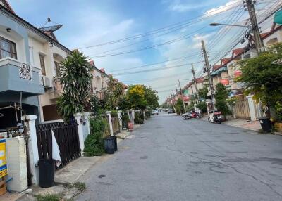 96 Sqm., 2 Beds, 1 Bath Townhouse listed for ฿ 1,425,000.