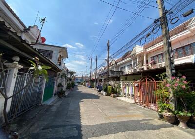 64 Sqm., 2 Beds, 1 Bath Townhouse listed for ฿ 1,425,000.