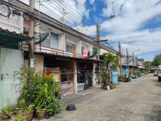 64 Sqm., 2 Beds, 1 Bath Townhouse listed for ฿ 1,425,000.