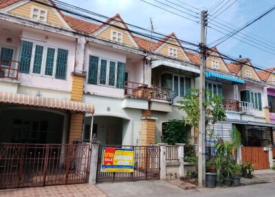 64 Sqm., 2 Beds, 1 Bath Townhouse listed for ฿ 1,425,000.