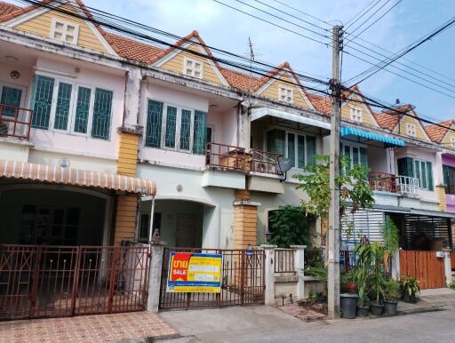 64 Sqm., 2 Beds, 1 Bath Townhouse listed for ฿ 1,425,000.