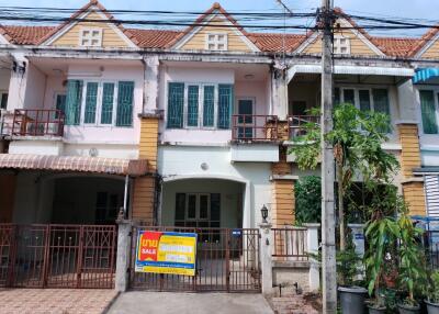 64 Sqm., 2 Beds, 1 Bath Townhouse listed for ฿ 1,425,000.