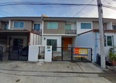 72 Sqm., 3 Beds, 2 Baths Townhouse listed for ฿ 1,575,000.