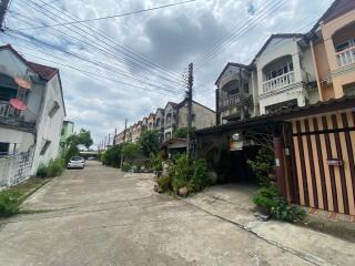 95 Sqm., 3 Beds, 2 Baths Townhouse listed for ฿ 1,575,000.