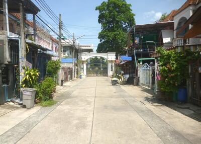 64 Sqm., 2 Beds, 1 Bath Townhouse listed for ฿ 1,378,000.