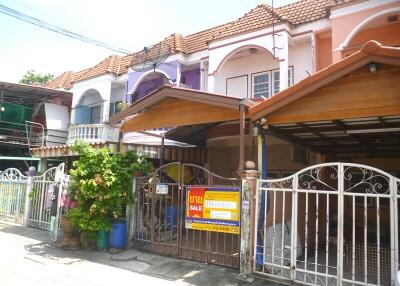 64 Sqm., 2 Beds, 1 Bath Townhouse listed for ฿ 1,378,000.