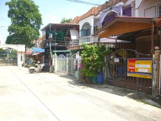 64 Sqm., 2 Beds, 1 Bath Townhouse listed for ฿ 1,378,000.