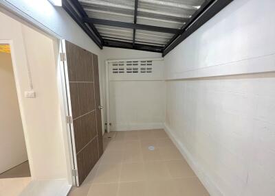 68 Sqm., 2 Beds, 1 Bath Townhouse listed for ฿ 1,280,000.