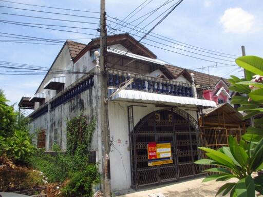 92 Sqm., 2 Beds, 2 Baths Townhouse listed for ฿ 1,330,000.