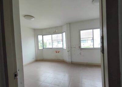 69 Sqm., 2 Beds, 2 Baths Townhouse listed for ฿ 1,330,000.