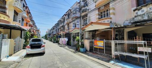 64 Sqm., 3 Beds, 2 Baths Townhouse listed for ฿ 1,330,000.