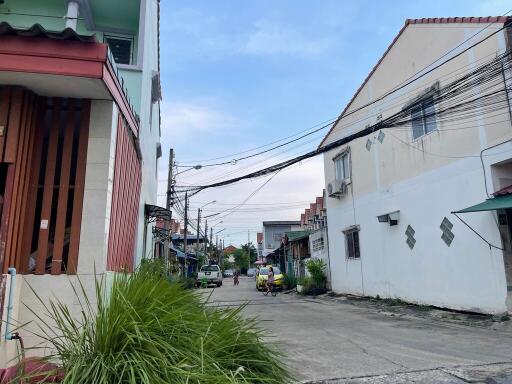 72 Sqm., 2 Beds, 2 Baths Townhouse listed for ฿ 1,330,000.