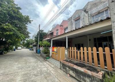 80 Sqm., 3 Beds, 2 Baths Townhouse listed for ฿ 1,330,000.