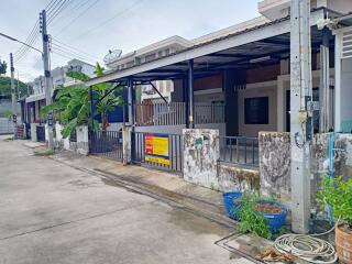 98 Sqm., 2 Beds, 1 Bath Townhouse listed for ฿ 1,330,000.