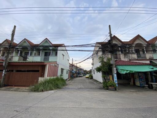 68 Sqm., 2 Beds, 2 Baths Townhouse listed for ฿ 1,330,000.