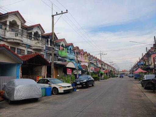 78 Sqm., 3 Beds, 2 Baths Townhouse listed for ฿ 1,330,000.