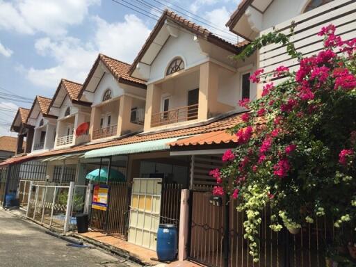 77 Sqm., 2 Beds, 1 Bath Townhouse listed for ฿ 1,330,000.