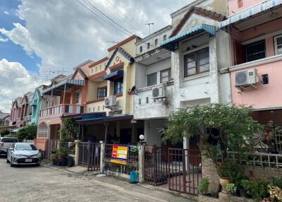 96 Sqm., 2 Beds, 2 Baths Townhouse listed for ฿ 1,330,000.