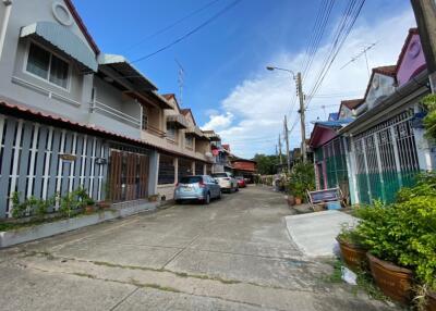 76 Sqm., 2 Beds, 2 Baths Townhouse listed for ฿ 1,330,000.