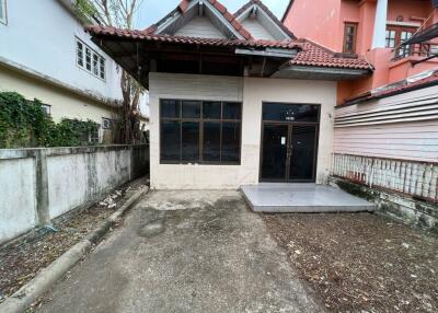 140 Sqm., 2 Beds, 1 Bath Townhouse listed for ฿ 1,330,000.