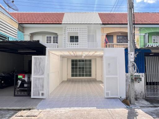 64 Sqm., 2 Beds, 2 Baths Townhouse listed for ฿ 1,439,000.