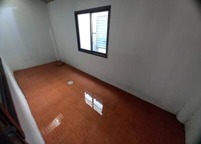 76 Sqm., 2 Beds, 1 Bath Townhouse listed for ฿ 1,150,000.