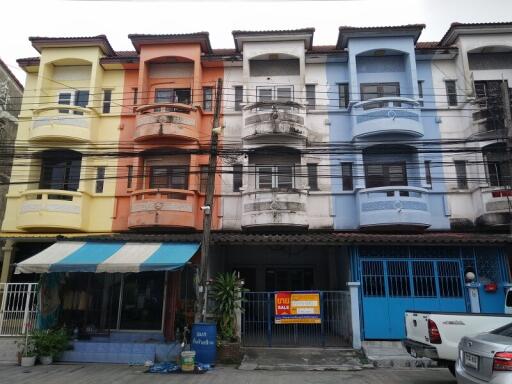 64 Sqm., 4 Beds, 3 Baths Townhouse listed for ฿ 1,283,000.