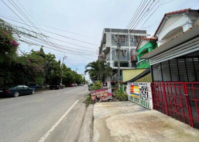 68 Sqm., 3 Beds, 2 Baths Townhouse listed for ฿ 1,283,000.