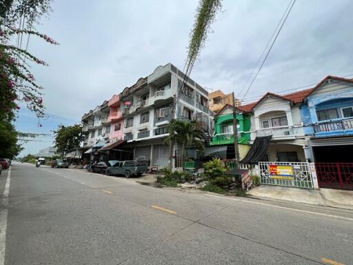 68 Sqm., 3 Beds, 2 Baths Townhouse listed for ฿ 1,283,000.