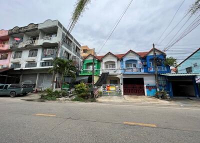 68 Sqm., 3 Beds, 2 Baths Townhouse listed for ฿ 1,283,000.