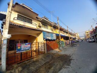 64 Sqm., 2 Beds, 1 Bath Townhouse listed for ฿ 1,100,000.