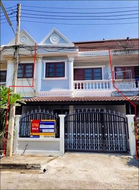 96 Sqm., 3 Beds, 2 Baths Townhouse listed for ฿ 1,365,000.