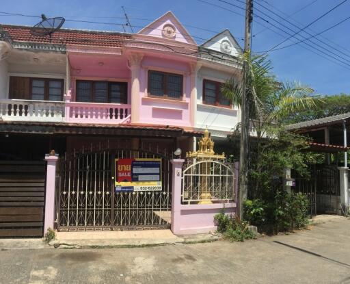 96 Sqm., 3 Beds, 2 Baths Townhouse listed for ฿ 1,235,000.