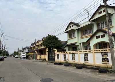 64 Sqm., 2 Beds, 1 Bath Townhouse listed for ฿ 1,235,000.