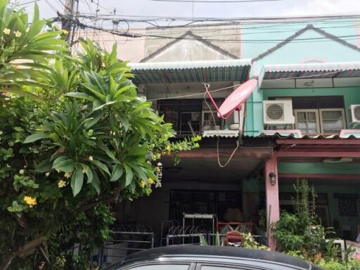 64 Sqm., 2 Beds, 1 Bath Townhouse listed for ฿ 1,235,000.