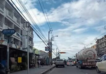 100 Sqm., 2 Beds, 2 Baths Townhouse listed for ฿ 1,235,000.