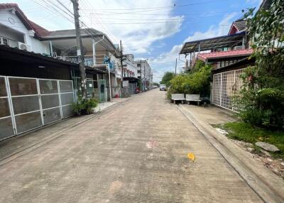 64 Sqm., 2 Beds, 2 Baths Townhouse listed for ฿ 1,365,000.