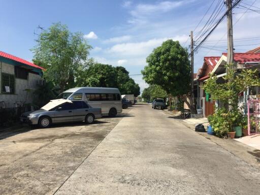 100 Sqm., 2 Beds, 1 Bath Townhouse listed for ฿ 1,235,000.