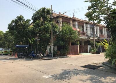 64 Sqm., 2 Beds, 1 Bath Townhouse listed for ฿ 1,235,000.