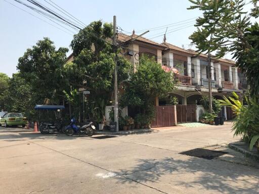 64 Sqm., 2 Beds, 1 Bath Townhouse listed for ฿ 1,235,000.