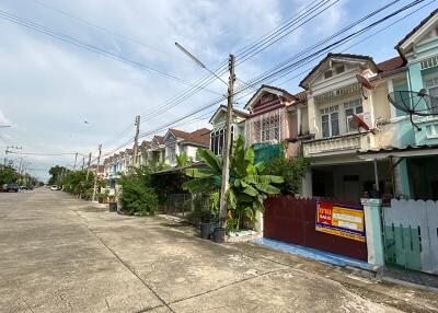 72 Sqm., 2 Beds, 1 Bath Townhouse listed for ฿ 1,235,000.