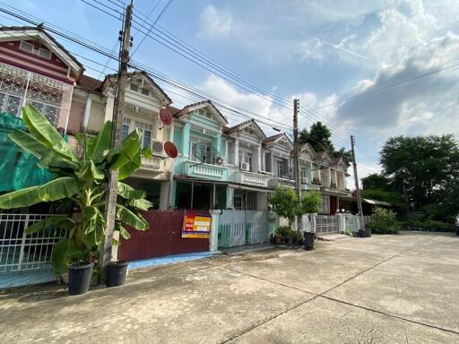 72 Sqm., 2 Beds, 1 Bath Townhouse listed for ฿ 1,235,000.